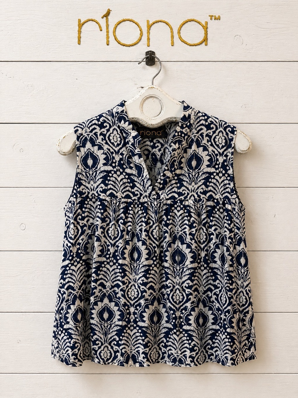RIONA Navy & White Medallion Sleeveless Blouse Size L